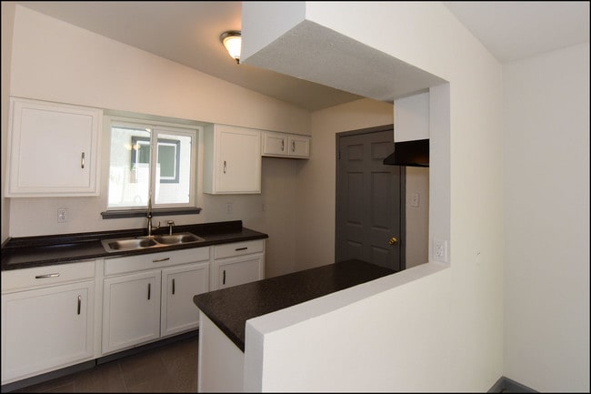 Building Photo - 10169 Dunbarton Dr
