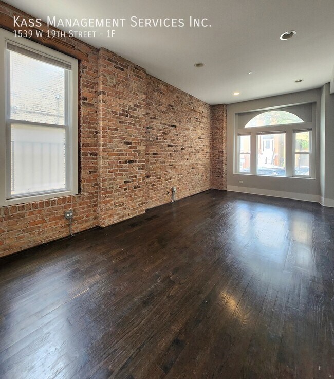 Building Photo - 1539 W 19th St