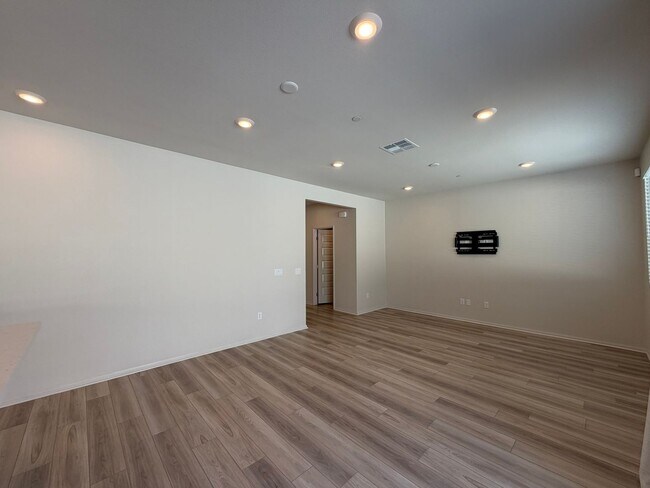 Building Photo - Beautiful 3 Bedroom Condo in West Covina