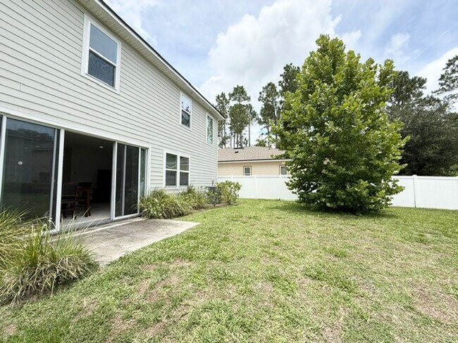 Building Photo - Beautiful home available for rent in the d...