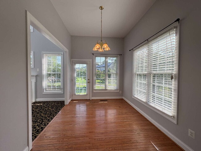 Building Photo - Spacious Elegance in Gated Piedmont!