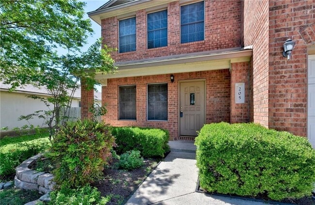 Building Photo - Large 4 Bedroom Home Near Major Conveniences