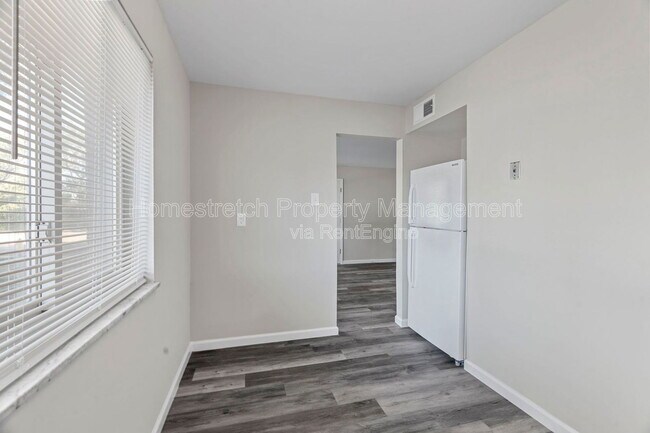 Building Photo - 16 Bruce Dr