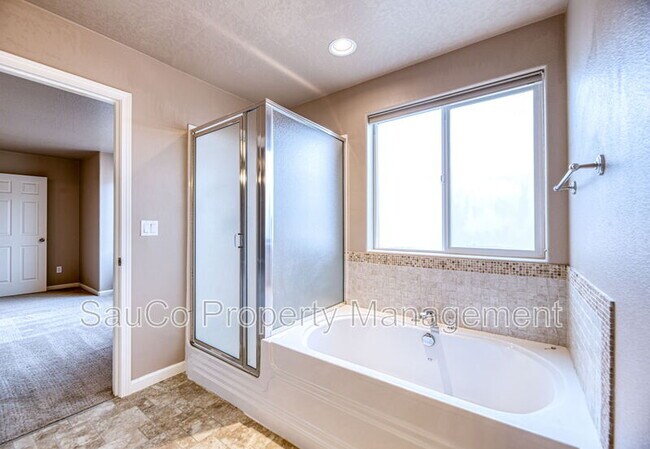 Building Photo - 3722 SE Oakleaf St