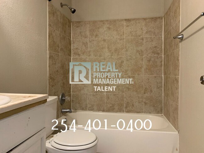 Building Photo - 2214 Saulsbury Dr