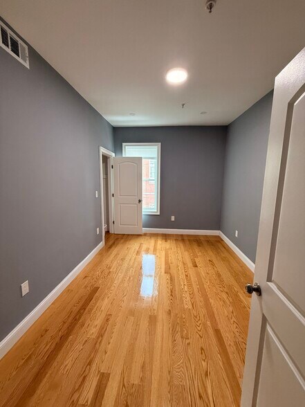 Building Photo - 339 Cambridge St