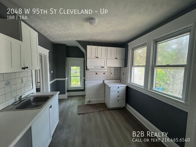 Building Photo - 2048 W 95th St
