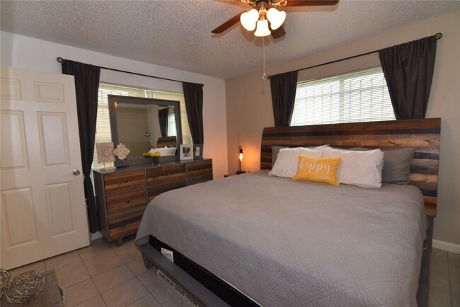 Building Photo - 10555 Turtlewood Ct