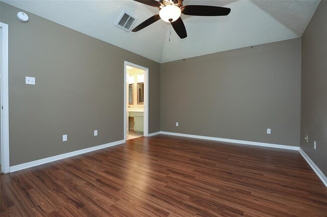 Building Photo - 22815 Red River Dr