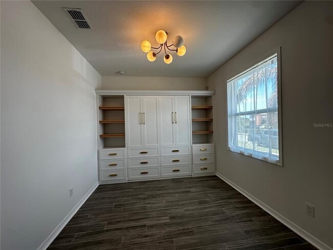 Building Photo - 15512 Sunquat Dr