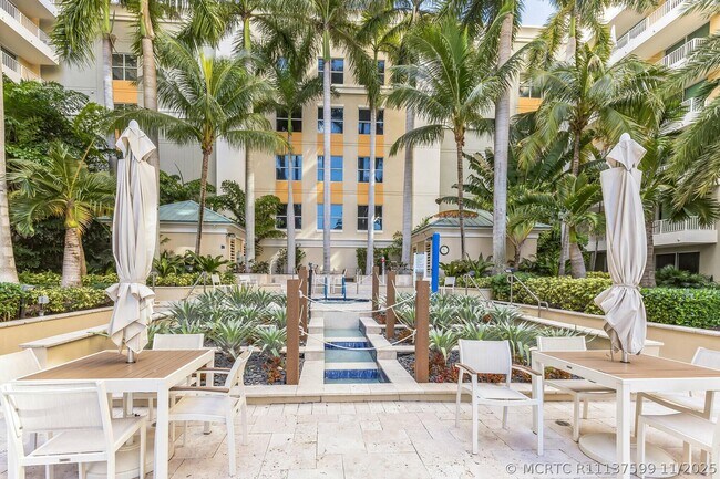 Building Photo - 700 E Boynton Beach Blvd