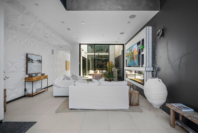 Building Photo - 838 California Ave