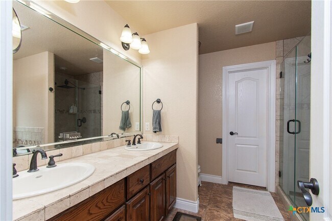 Building Photo - 2513 Jackson Dr