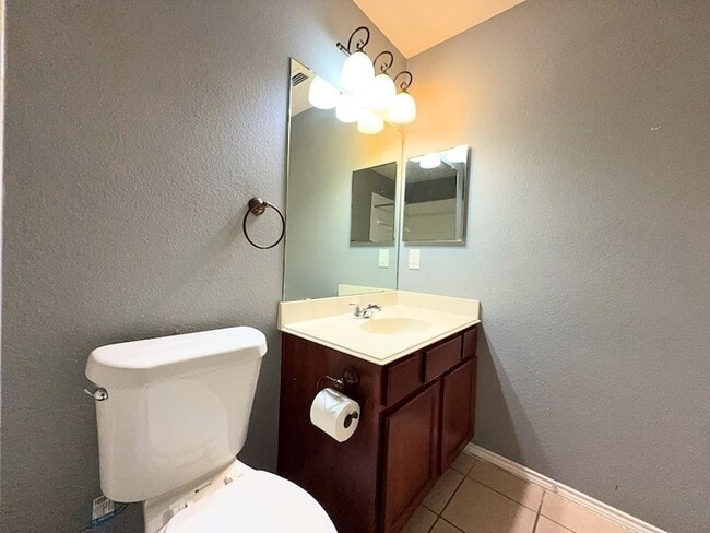 Building Photo - 9120 Goldenview Dr