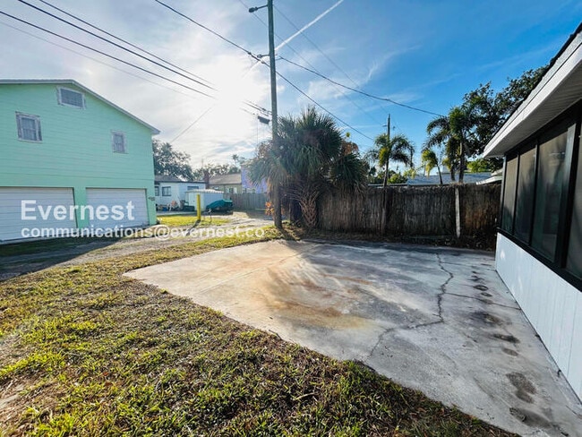 Building Photo - 3032 56th St S