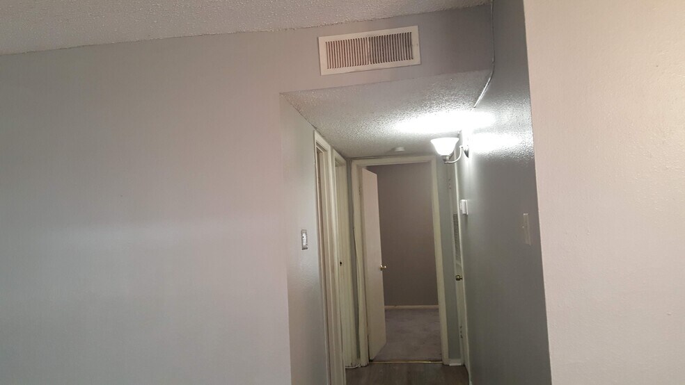 Building Photo - 3030 Congress Blvd