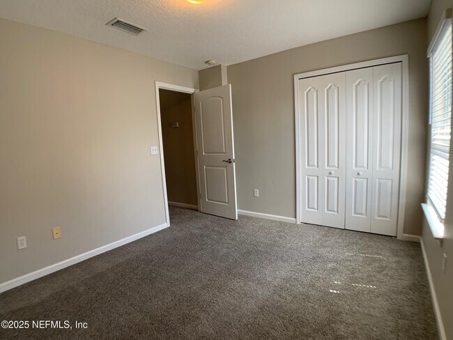 Building Photo - 647 Acorn Chase Dr