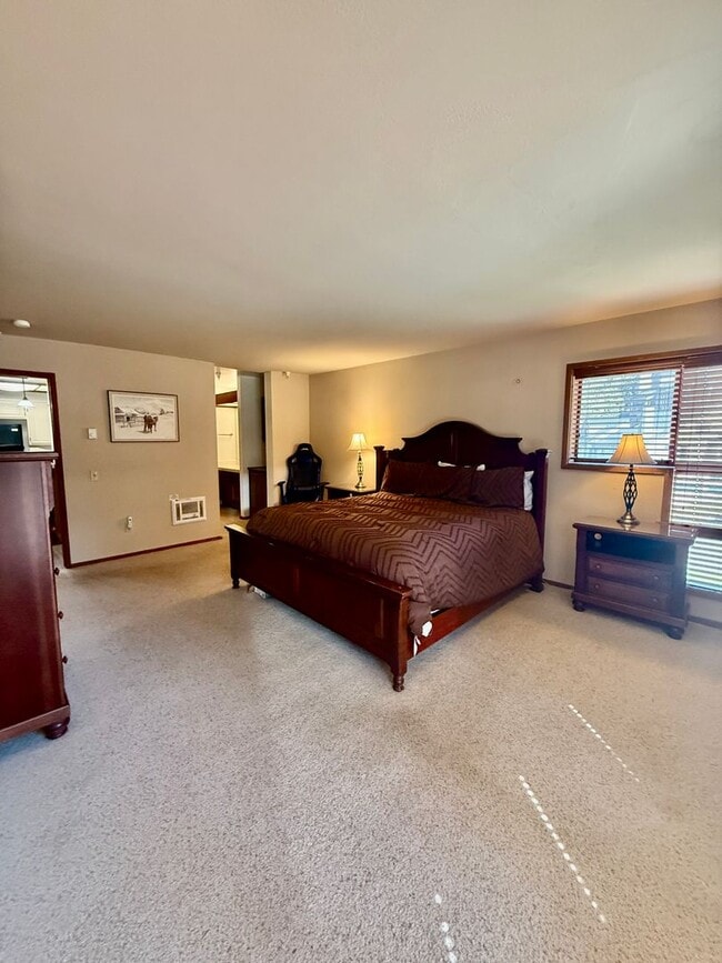 Building Photo - FOR RENT – Aspen Creek Condo in Mammoth Lakes