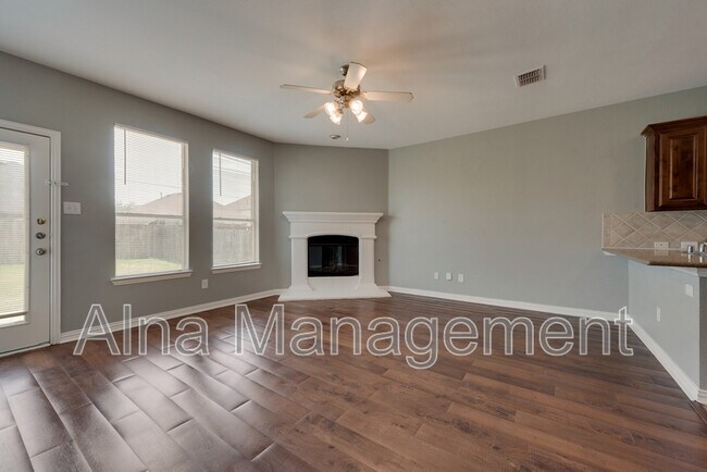 Building Photo - 2640 Lake Ridge Dr