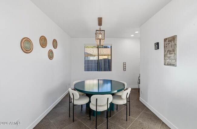 Building Photo - 220 W Beechnut Pl