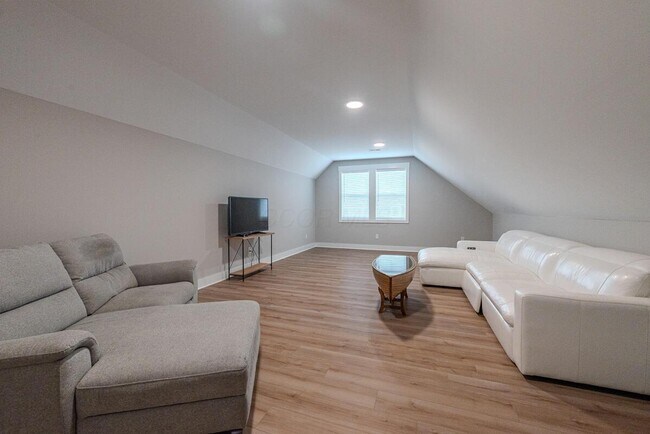 Building Photo - 8838 Eliot Dr