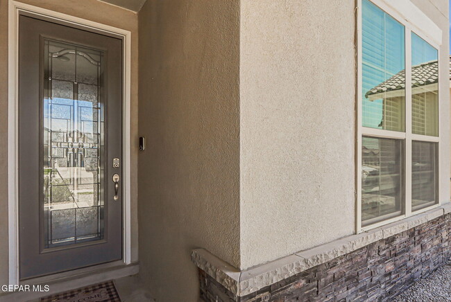 Building Photo - 13852 Paseo De La Luna Ave