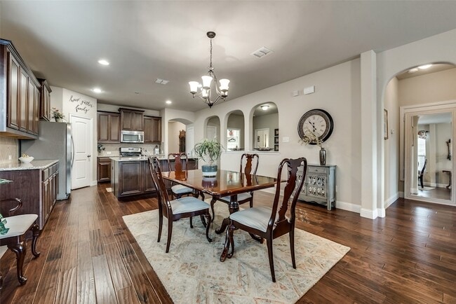 Building Photo - 1325 Realoaks Dr