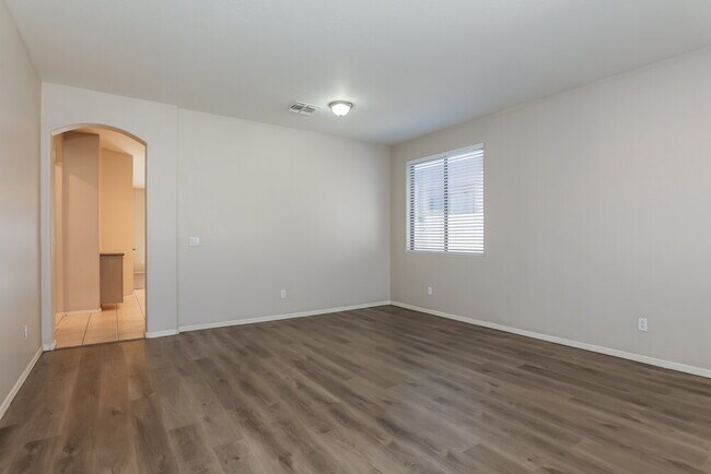 Building Photo - 2427 E Glass Ln