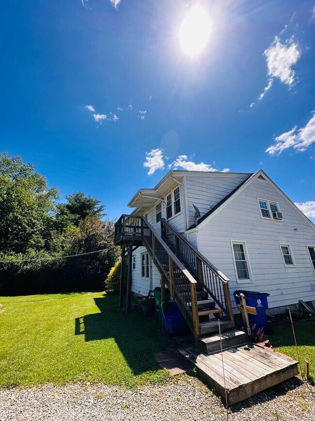 Building Photo - 512 Fairview Ave