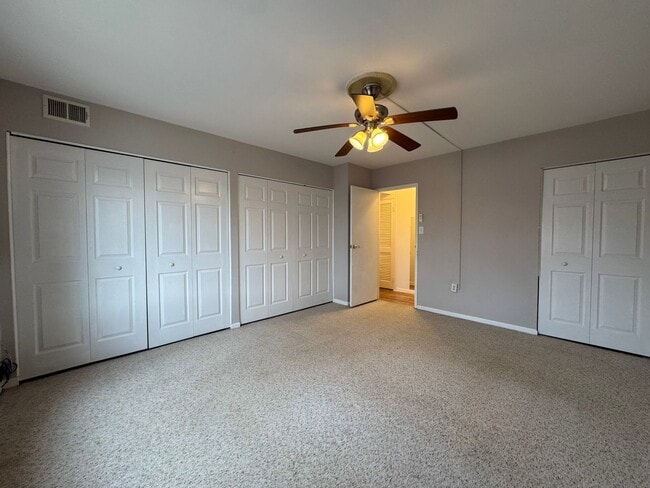 Building Photo - Sun-filled 1 Bed 1 Bath Condo With Balcony In Hawthorne Village