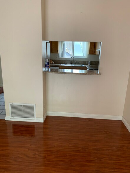 Building Photo - 124 Stratford Cir