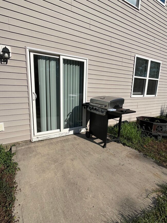Building Photo - 751 Stradleigh Ct