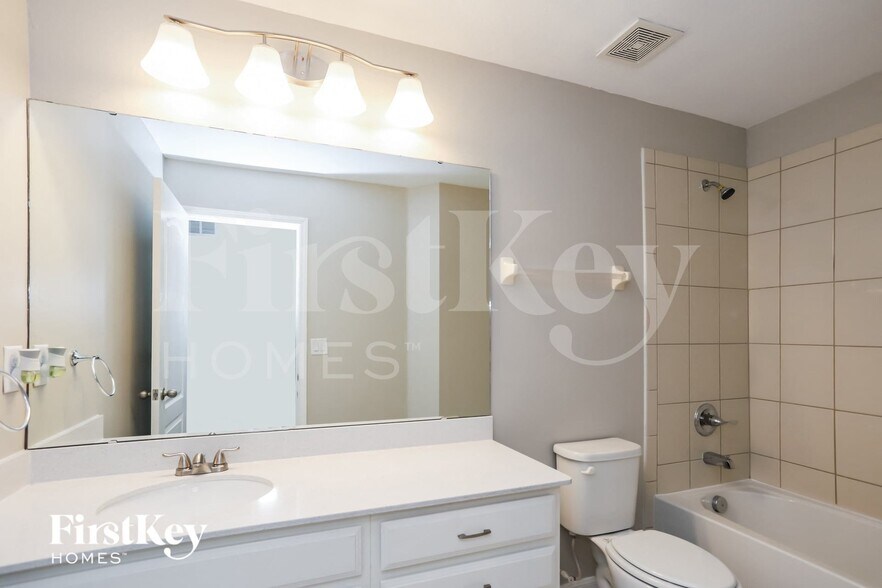Building Photo - 14231 Poke Ridge Dr