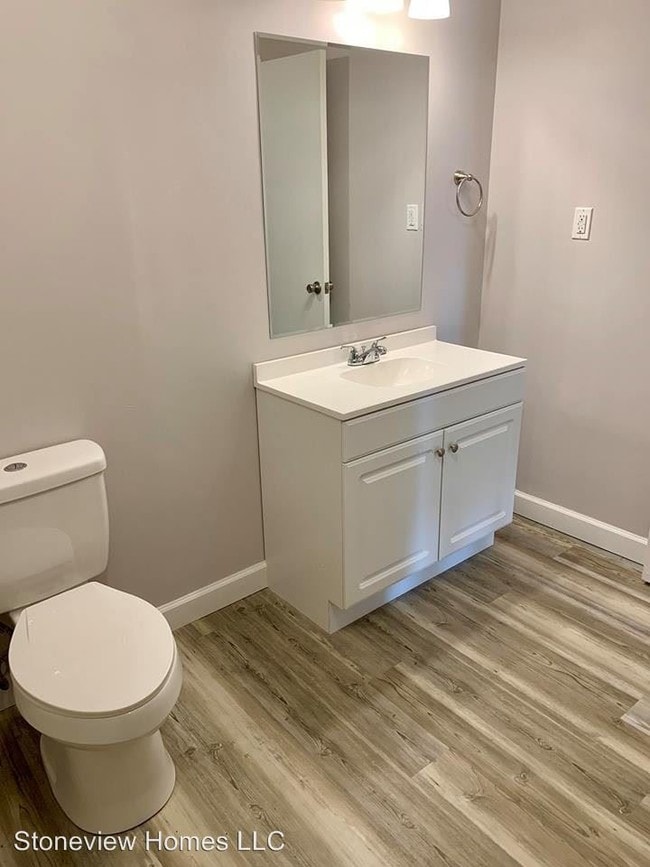 Building Photo - 724 Teasel Dr