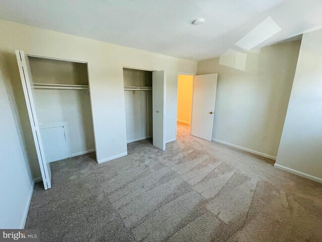 Building Photo - 5914 Mayflower Ct