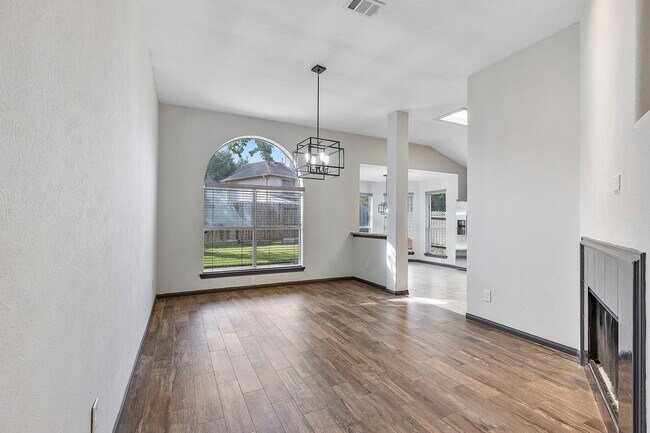 Building Photo - 20815 Whitevine Way