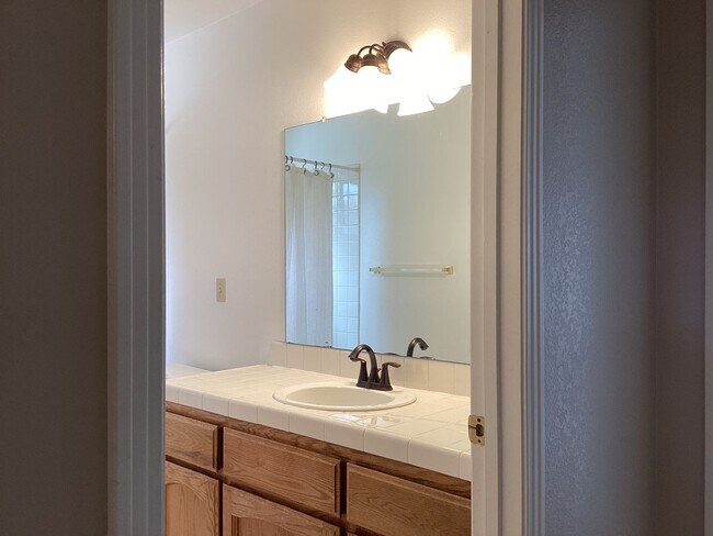 Building Photo - 9615 N Buttonwood Ct
