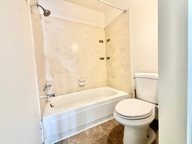 Building Photo - 117-113 General Arnold St NE