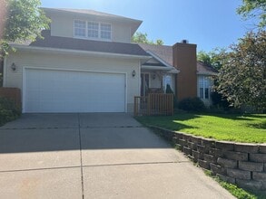 Building Photo - 4 Bedroom Home in SE Springfield!