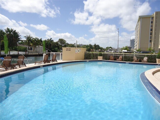 Building Photo - 2020 NE 135th St