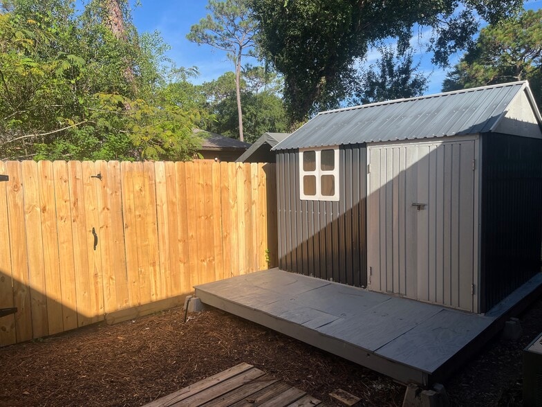 Beautiful storage shed outside - 25 6th St