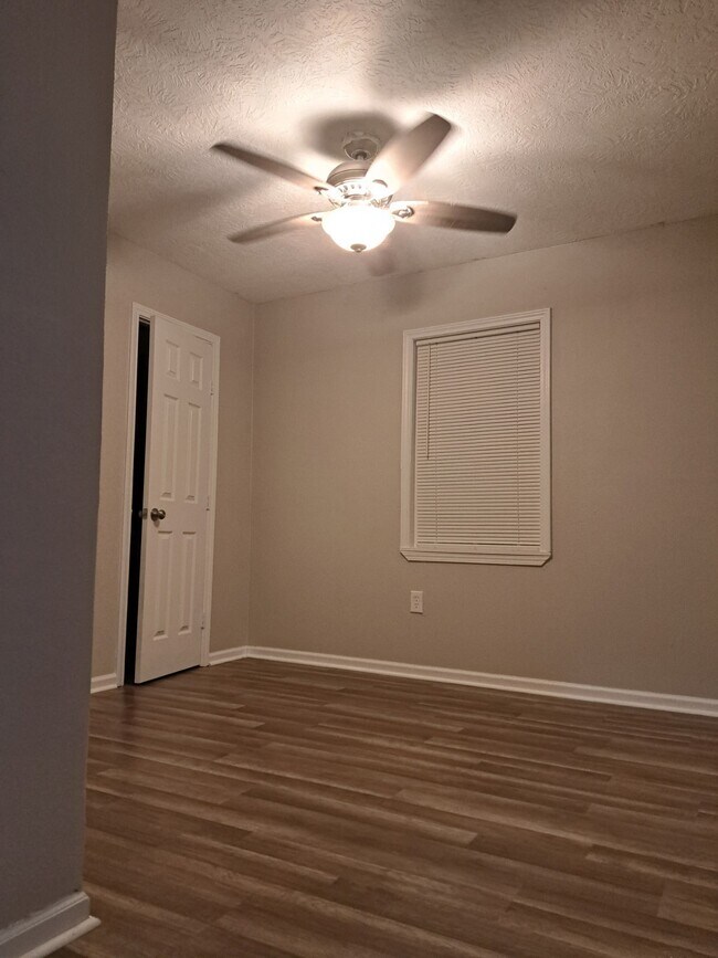 Building Photo - 2114 N Farm to Market 1486