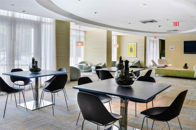 Building Photo - 950 Brickell Bay Dr