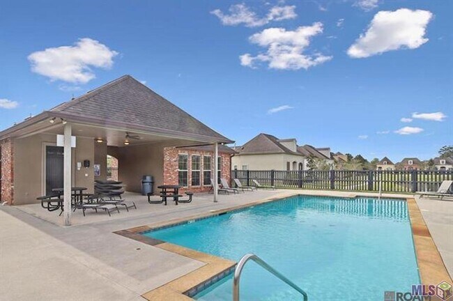 Building Photo - 14449 Royal Villa Dr