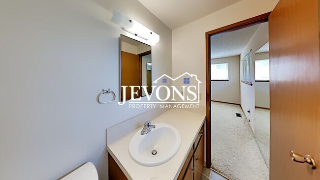 Building Photo - Spacious single-family home with a large f...