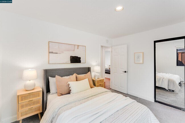 Building Photo - 2424 San Miguel Dr