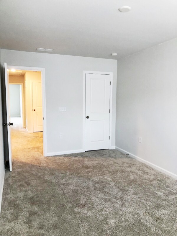 Building Photo - 825 Falls Grove Trl