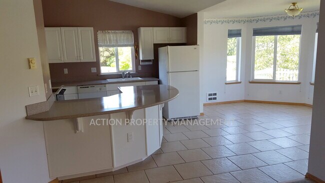 Building Photo - 2+ bed, 2 bath home in Sun Meadows, Sequim