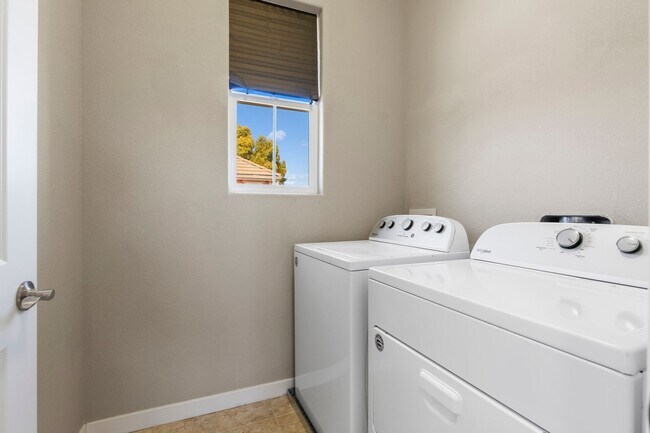 Building Photo - 20833 Grapevine Dr