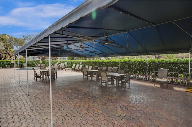 Building Photo - 1524 Whitehall Dr